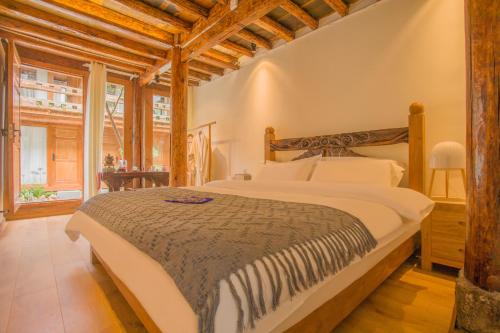 World Wai Thangka Theme Inn