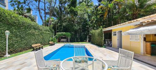 Casa com piscina a metros da praia em Riviera