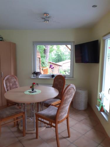 2 bedrooms, 6 beds