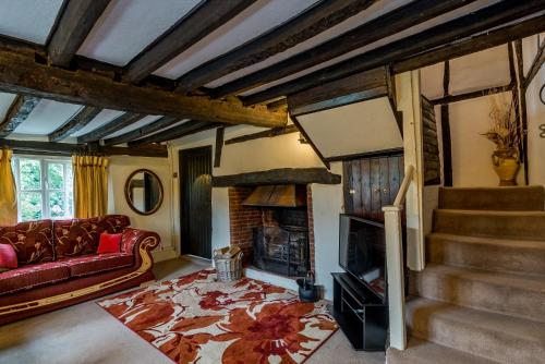 Captivating 6 Bed Cottage in the village of Moulso