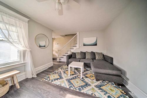 Historic Family Home 2 Mi to Lake Erie and Zoo! in Erie, USA
