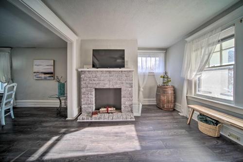 Historic Family Home 2 Mi to Lake Erie and Zoo! in Erie, USA