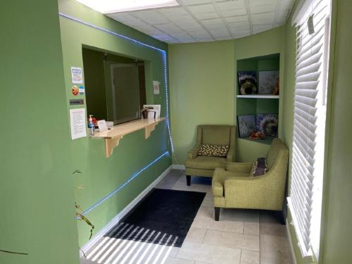 Lobby, Budget Inn Express in South Hill