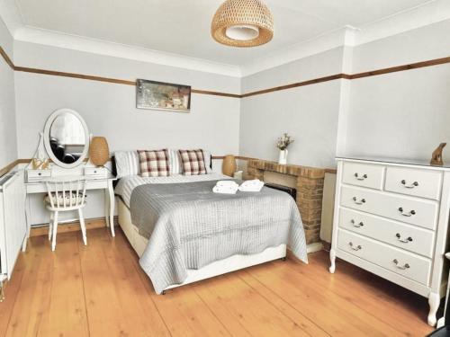Somers House - pet friendly & parking photo 4