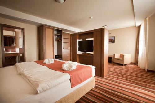 โรงแรมมาคาร์ สปอร์ต แอนด์ เวลล์เนสส์ (Hotel Makar Sport & Wellness) in เปคส์