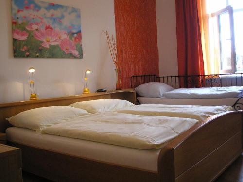 110m2 Old Town Apartment on Danube Promenade 3BR 2BA Up to 9 Guests - image 2