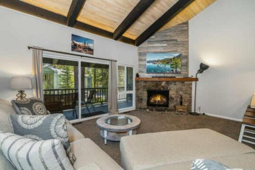 Skylandia Escape by Tahoe Mountain Properties - main image