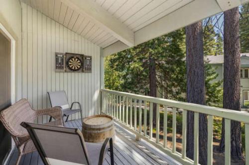 Skylandia Escape by Tahoe Mountain Properties - image 3
