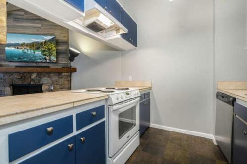 Skylandia Escape by Tahoe Mountain Properties - image 9