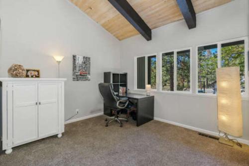 Skylandia Escape by Tahoe Mountain Properties - image 10
