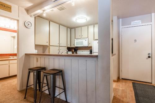 New Listing 2 bedroom and Loft 2 bath Summit E Bldg 16 condo sleeps 8 Steps to Eagle Lodge Chair 15