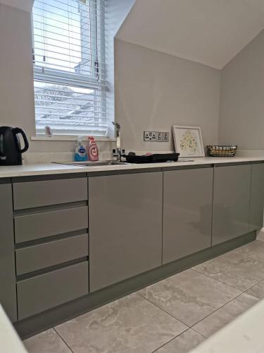 Modern 3-Bed Apartment in Magherafelt Sleeps 8 in Bellaghy