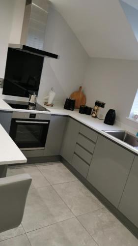 Modern 3-Bed Apartment in Magherafelt Sleeps 8 in Bellaghy