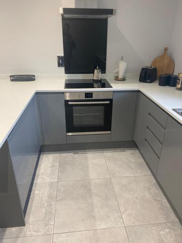 Modern 3-Bed Apartment in Magherafelt Sleeps 8 in Bellaghy