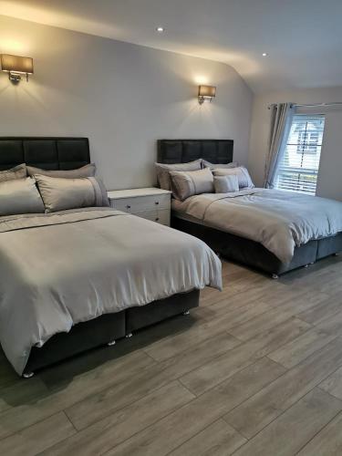 Modern 3-Bed Apartment in Magherafelt Sleeps 8 in Bellaghy