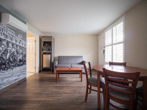 Equus Inn - image 6