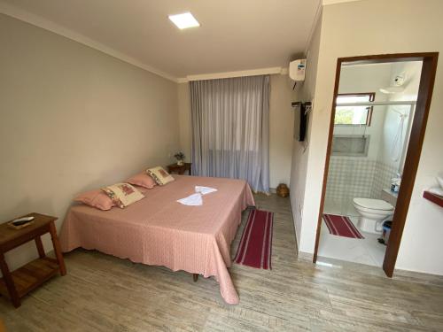 1 queen bed, 2 twin beds