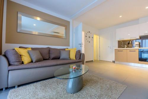 Family friendly apartments with a swimming pool Makarska - 19147