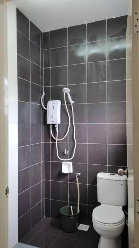 a bathroom with a toilet and a shower stall, ARWA Guest House Batu Pahat, 4-bedroom double storey, free parking in Batu Pahat