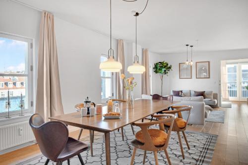 B&B Kopenhagen - Sanders Haven - Lovely Two-Bedroom Apartment In Historical Copenhagen - Bed and Breakfast Kopenhagen