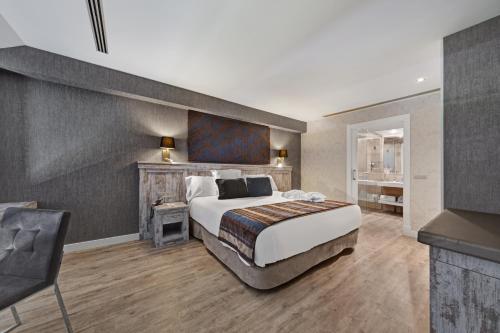 Book the Double Duplex Double Duplex