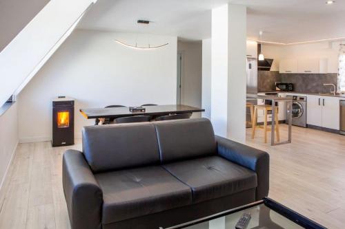  Precioso loft en Miño., Ferienwohnung in Miño