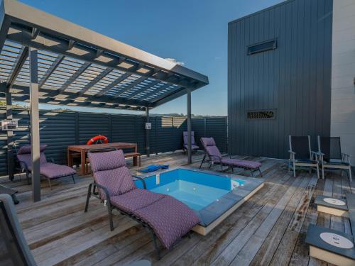 Zuhanyzó, Beachy Keen - Whangamata Holiday Apartment in Whangamata
