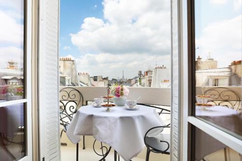 Hotel for 2 nights in Paris