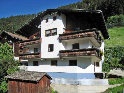  Apartment Miramonte-4 by Interhome in Kappl