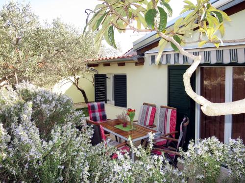  Holiday Home Camp Marko - ROZ338 by Interhome in Zečevo