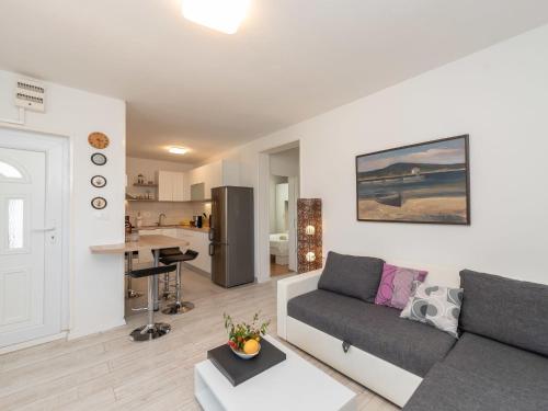 Holiday Home Milka by Interhome in 果尼亞卡林