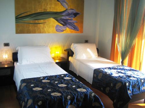 2 twin beds