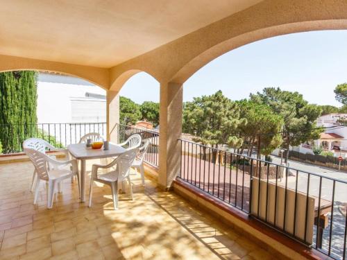 Apartment Apartament Isern Dalt by Interhome