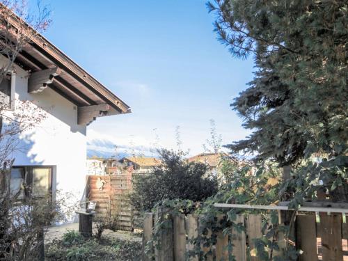 Studio Garten Appartement by Interhome in อาซามซ์