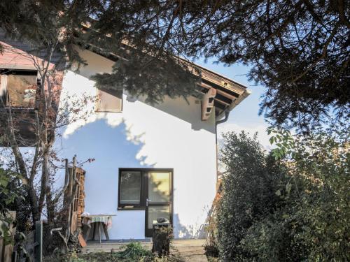 Studio Garten Appartement by Interhome in อาซามซ์