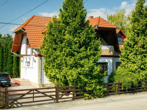 B&B Balatonőszöd - Holiday Home Thomas by Interhome - Bed and Breakfast Balatonőszöd