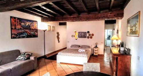 Sweet Home Panisperna, Rome