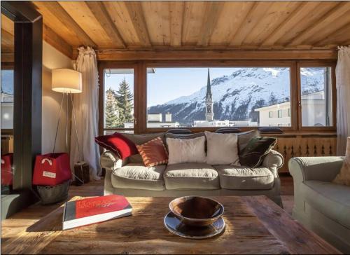 Apartment in villa in the heart of Sankt Moritz-Dorf St. Moritz