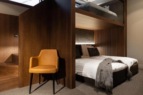 3 twin beds