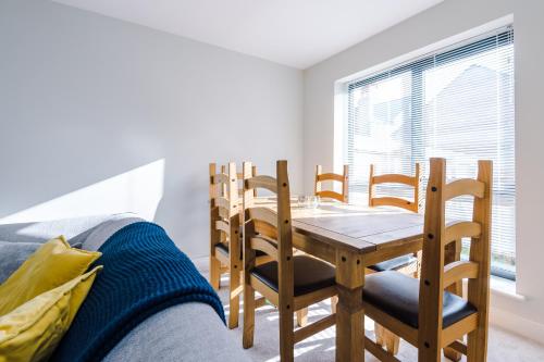 Luxurious & Modern Home in the Centre of the City - image 5