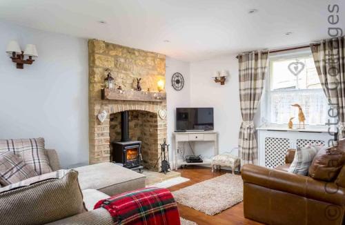 Inglenook Cottage - Tap to explore photos