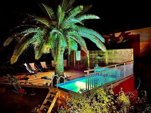 Piscina, Rose phoenix appartement terrasse et piscine vue mer in Les Anses-d'Arlet