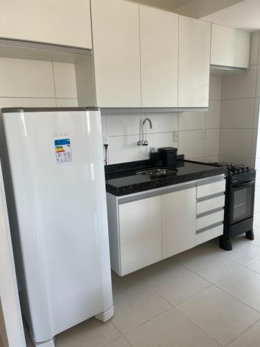 Otimo quarto e sala com super area de lazer perto de tudo em Maceio