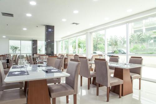 Restaurant, ATH Hotel - Americas Townhouse in Recreio Dos Bandeirantes