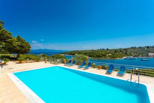  Dolphin House in Porto Ozias