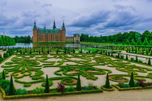 4BR Balcony EXTREME LOCATION and Luxury scandinavian Designer Apt - image 6