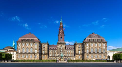 Perfect for Friends & Families 2 Bedroom Flat in CPH - image 2