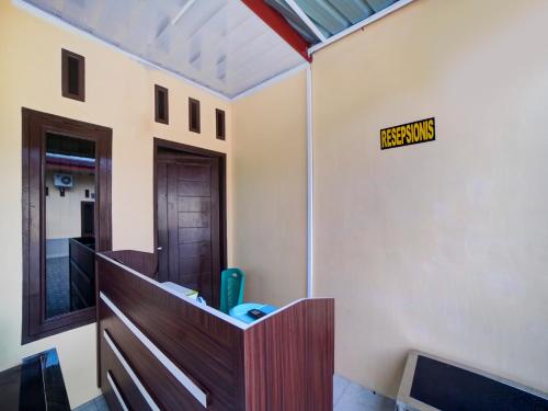 Super OYO 90773 Shine Guest House Syariah