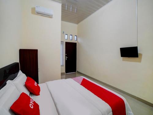 Super OYO 90773 Shine Guest House Syariah