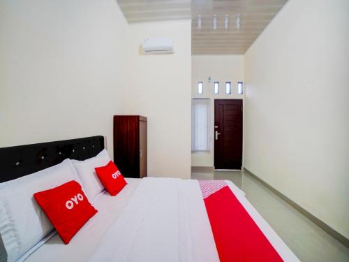 Super OYO 90773 Shine Guest House Syariah